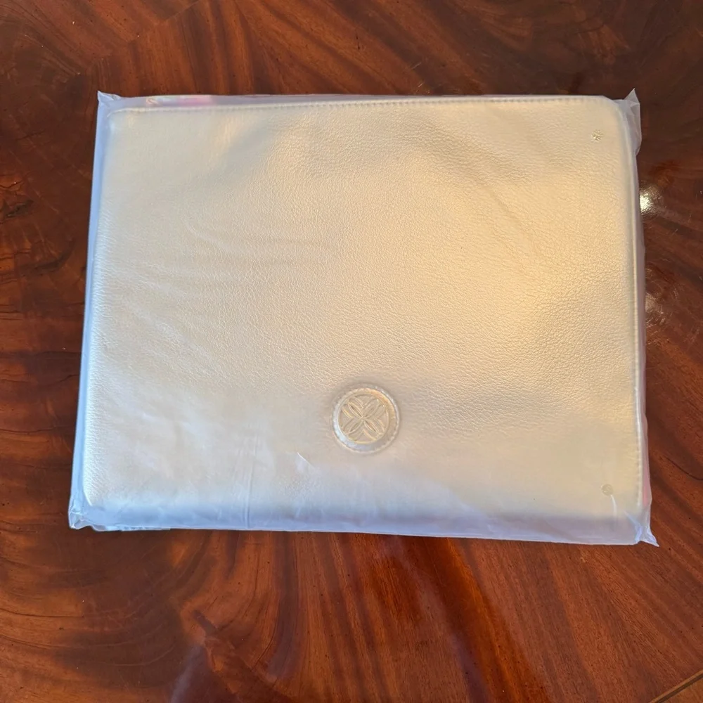 NWT Lilly Pulitzer Travel Organizer - Bright Delight Patch - Picture 3 of 10